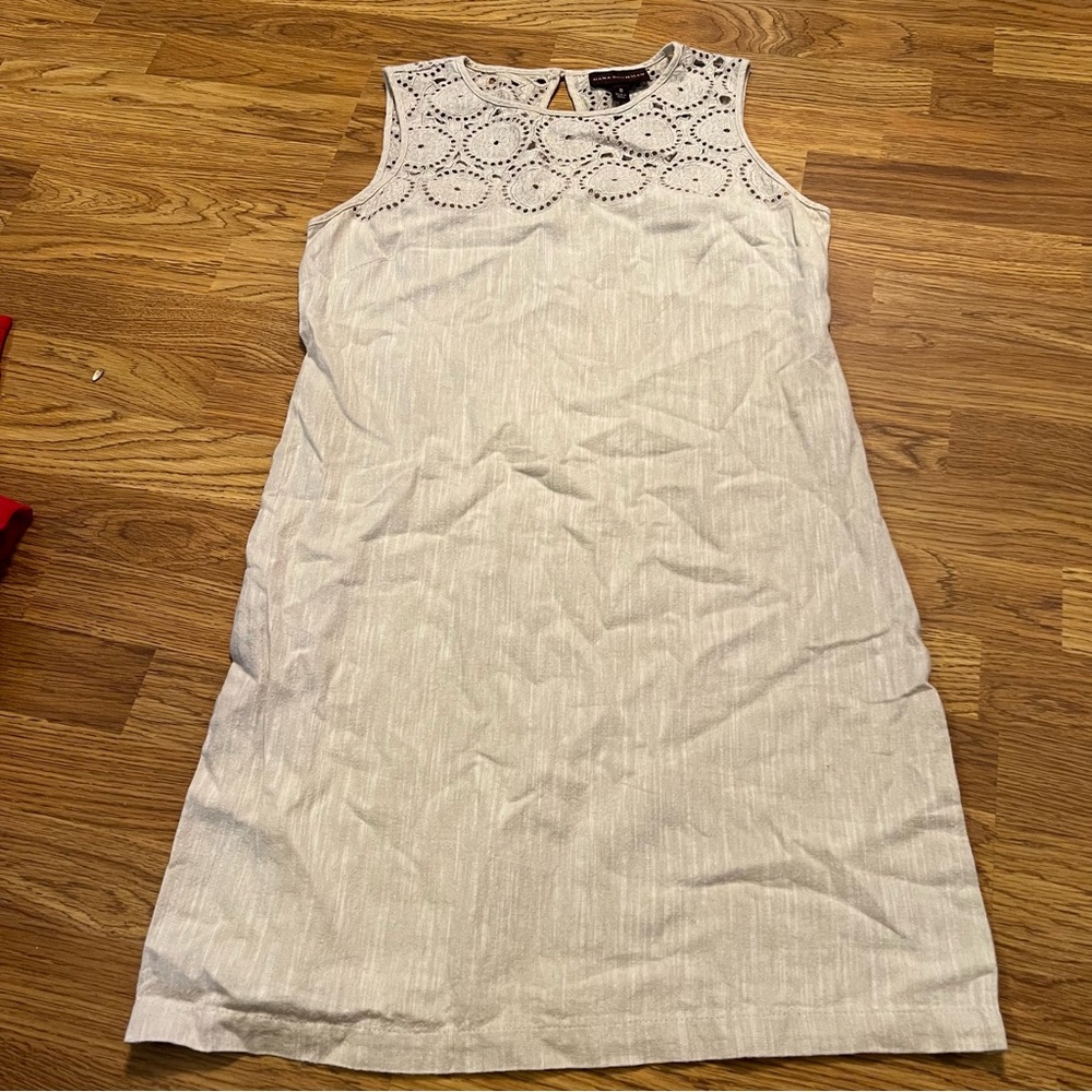 Dana Bachman Woman’s Sleeveless crocheted Floral Linen Blend Dress. Size 10.